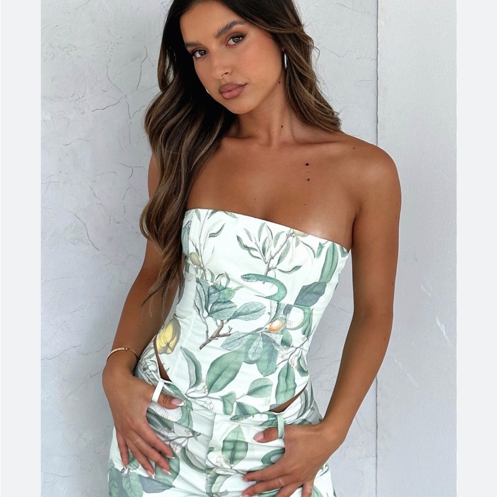 White Fox “No Drama” Bustier top (part of set) Green Serpent. NWT, Size M.